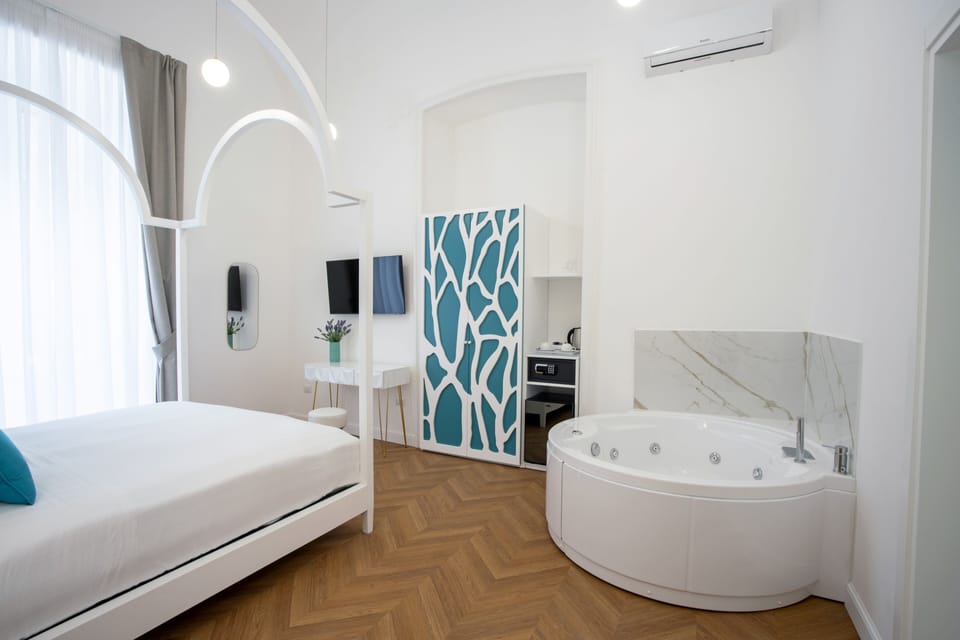 Deluxe Room, 1 King Bed, Hot Tub | Minibar, in-room safe, desk, blackout drapes