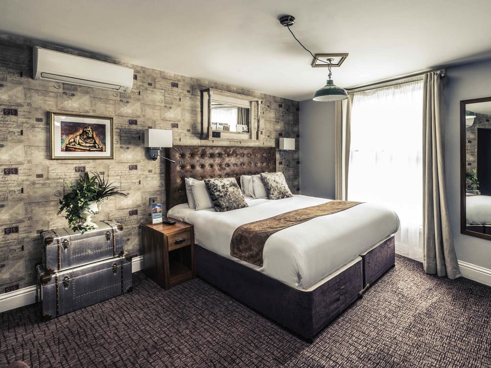 Egyptian cotton sheets, premium bedding, in-room safe
