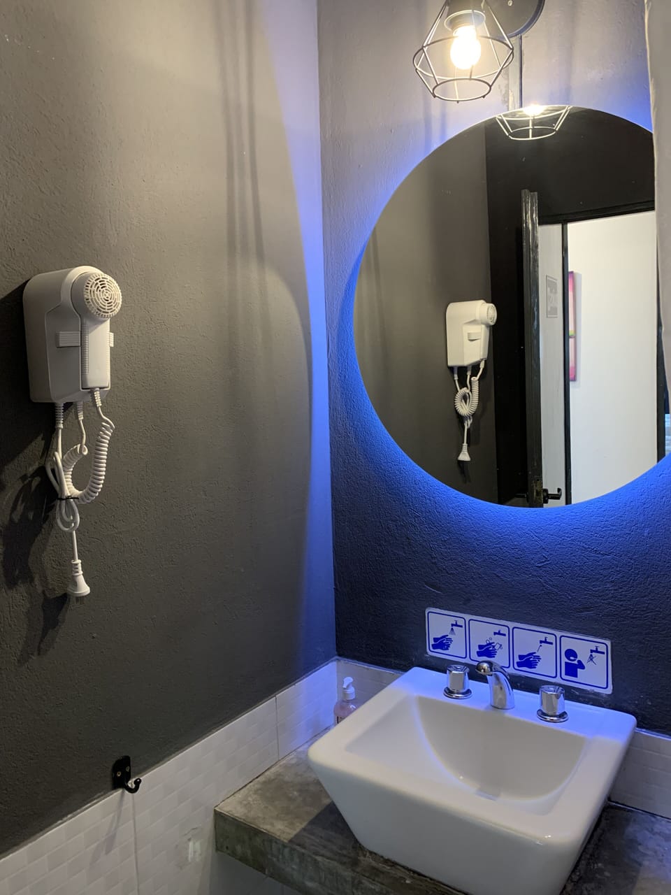 Deluxe Double or Twin Room | Bathroom | Towels