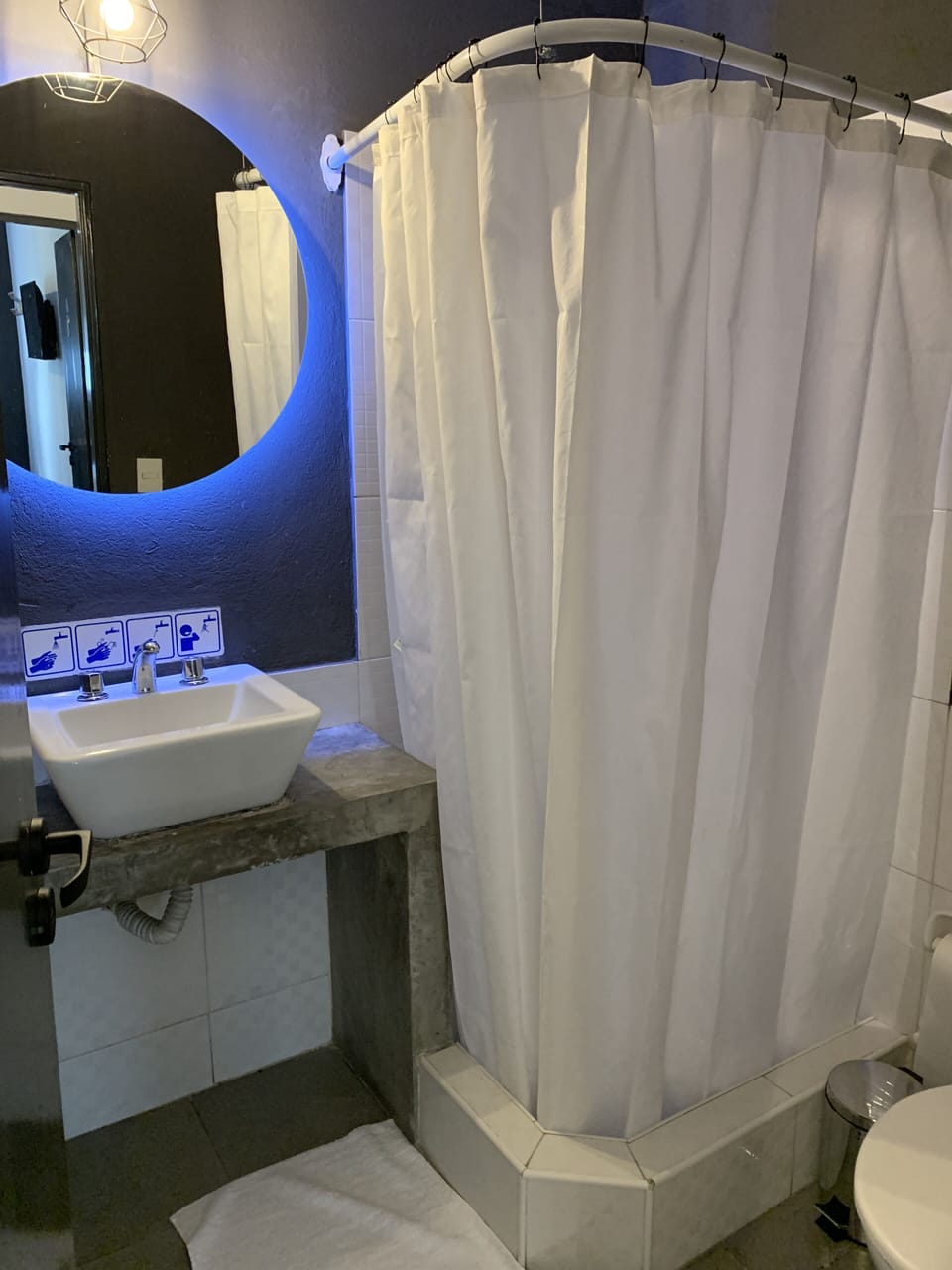 Standard room with 1 double bed or 2 single beds and external bathroom | Bathroom | Towels