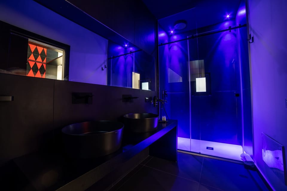 Luxury Suite | 1 bedroom, soundproofing, free WiFi, bed sheets