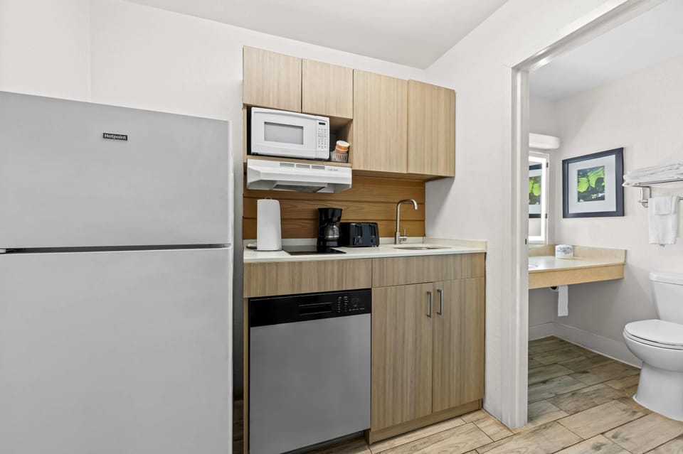 Standard Room, 2 Double Beds, Non Smoking | Free WiFi, bed sheets