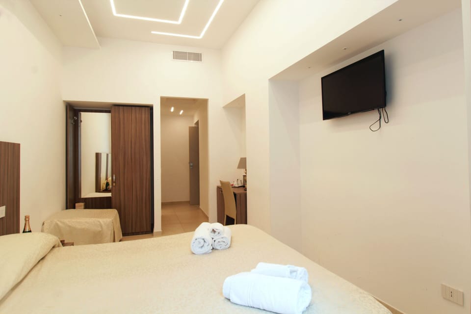Deluxe Double Room | Premium bedding, minibar, in-room safe, desk