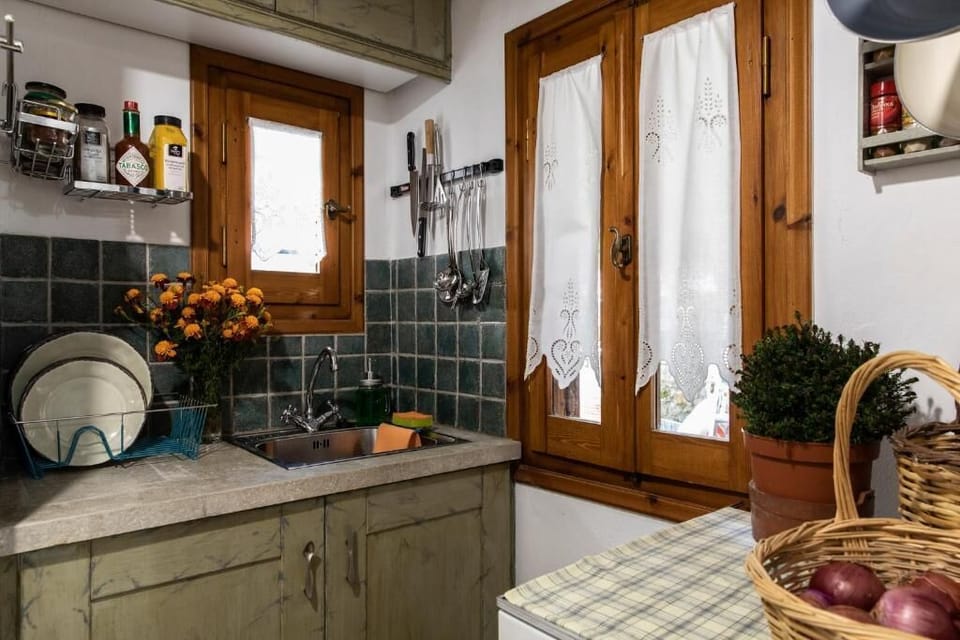 Traditional Triple Room, Garden View | Private kitchen | Mini-fridge, espresso maker, electric kettle