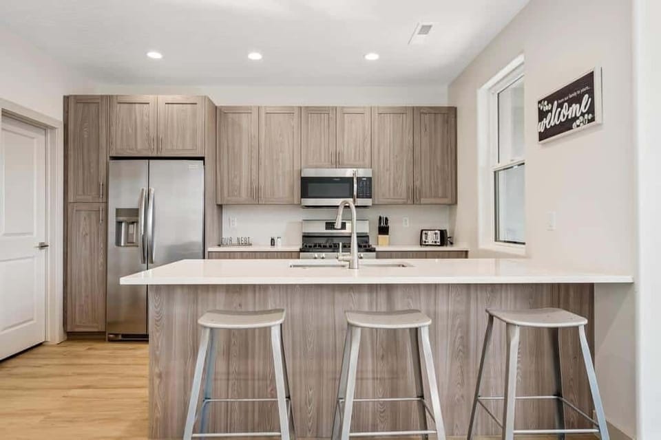 Townhome, 3 Bedrooms | Private kitchen | Fridge, oven, coffee/tea maker, toaster