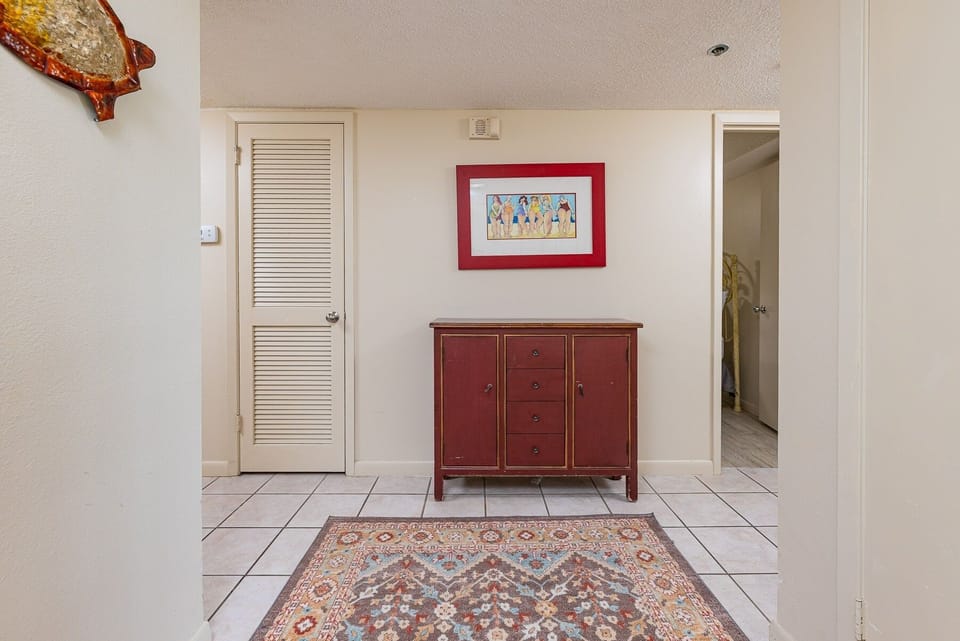 Condo, 3 Bedrooms | Interior