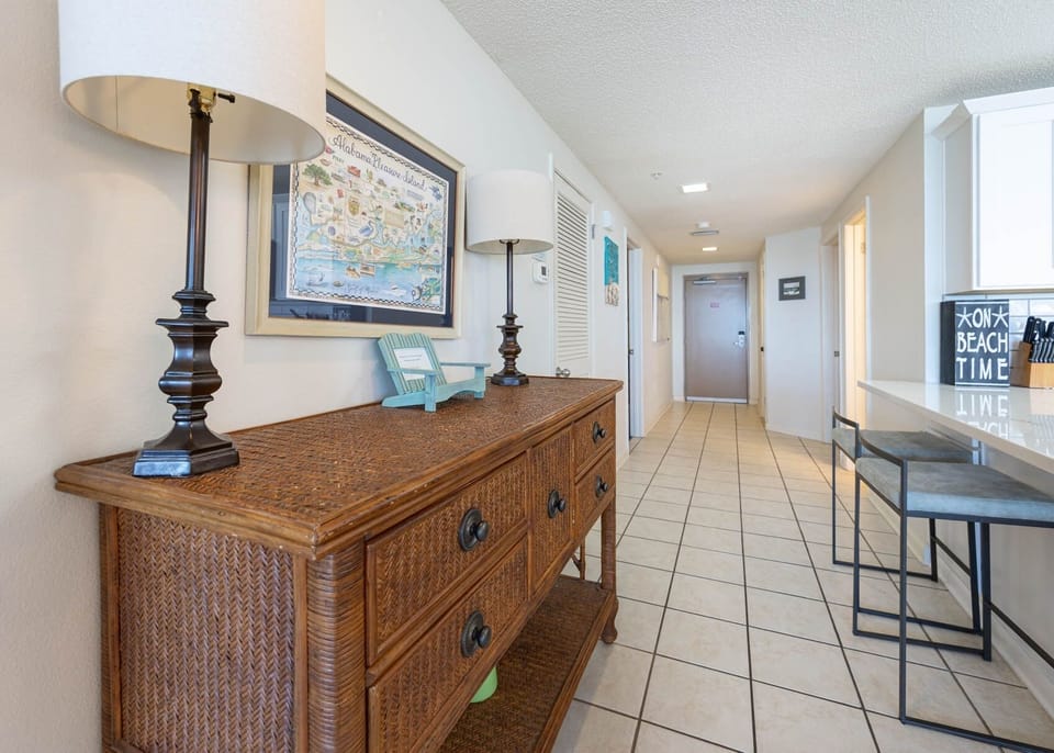 Condo, 3 Bedrooms | Interior
