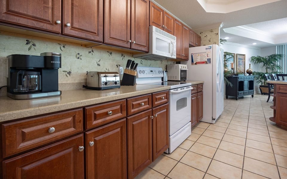 Condo, 3 Bedrooms | Private kitchen | Coffee/tea maker, fridge, oven