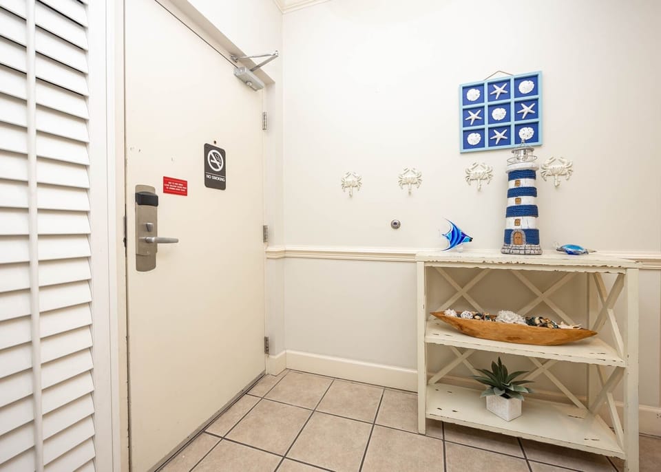 Condo, 2 Bedrooms | Interior