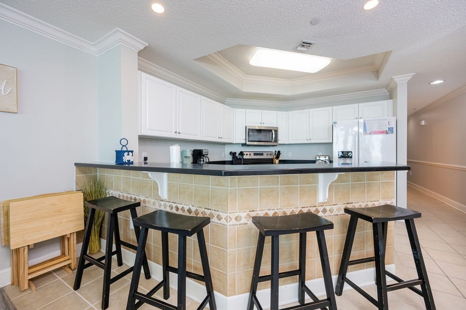 Condo, 3 Bedrooms | Private kitchen | Fridge, oven, coffee/tea maker
