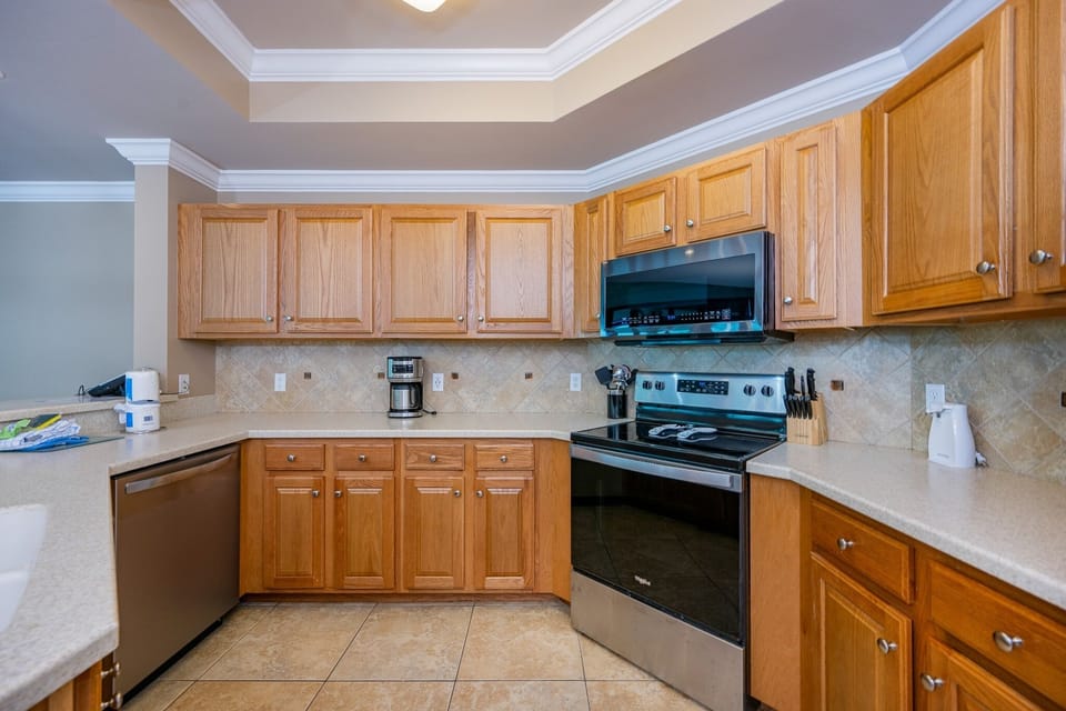 Condo, 3 Bedrooms | Private kitchen | Coffee/tea maker, fridge, oven