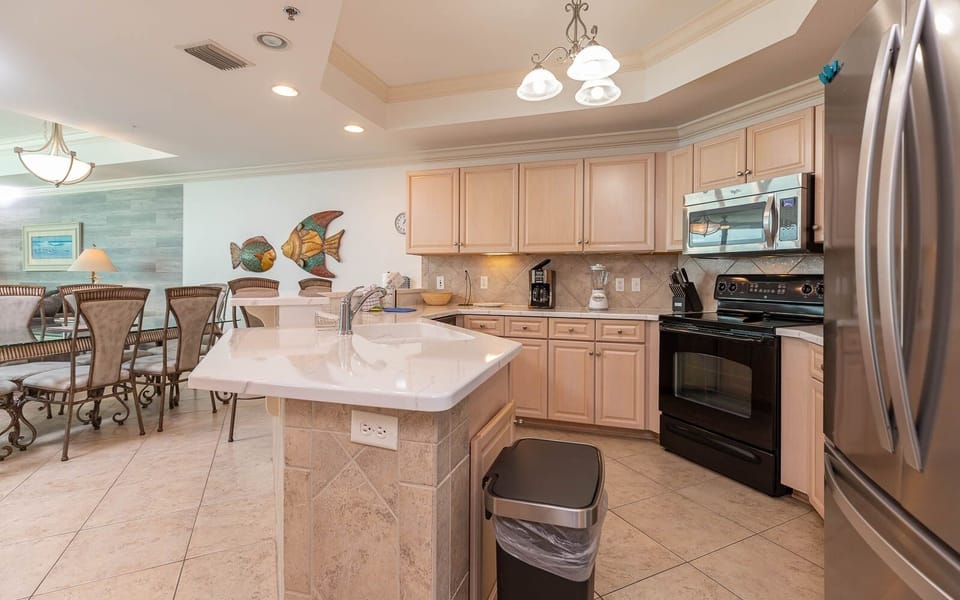 Condo, 3 Bedrooms | Private kitchen | Coffee/tea maker, fridge, oven