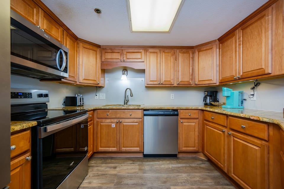 Condo, 3 Bedrooms | Private kitchen | Coffee/tea maker, fridge, oven
