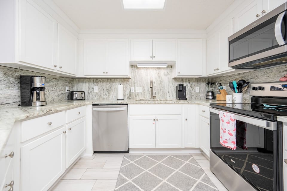 Condo, 3 Bedrooms | Private kitchen | Coffee/tea maker, fridge, oven