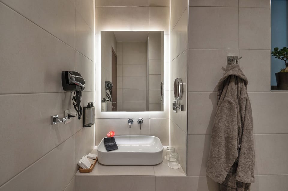 Standard Triple Room | Bathroom | Eco-friendly toiletries, hair dryer, towels, soap