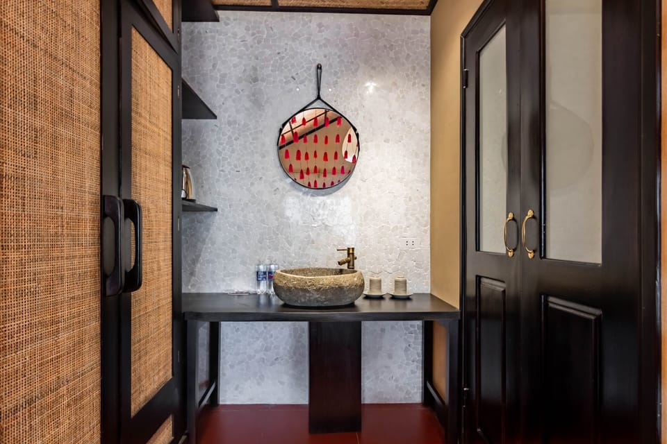 Panoramic Triple Room, Mountain View | Bathroom | Shower, free toiletries, hair dryer, bathrobes