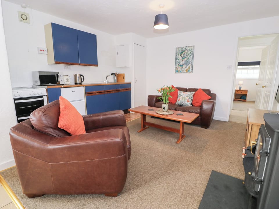Cottage | Living area | Fireplace