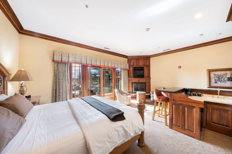 HAAS SUITE Room 202 | Blackout drapes, iron/ironing board, free WiFi