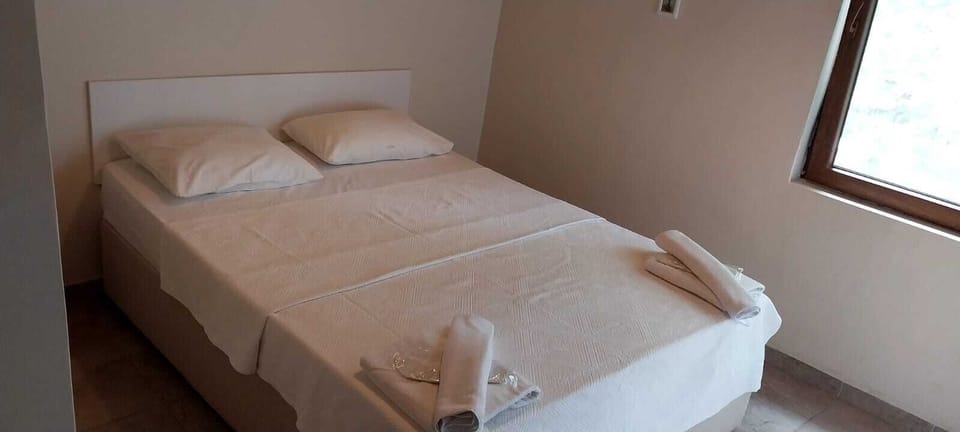 Panoramic Room | 1 bedroom, desk, laptop workspace, bed sheets