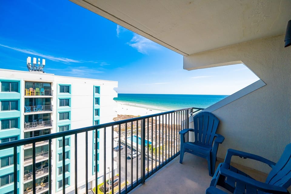 Condo, 2 Bedrooms | Property grounds