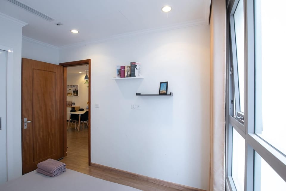 1 bedroom, premium bedding, pillowtop beds, desk