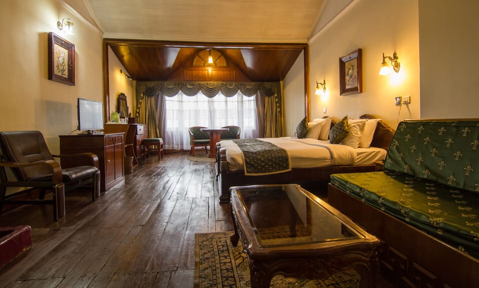 Club Room | In-room safe, desk, soundproofing, iron/ironing board
