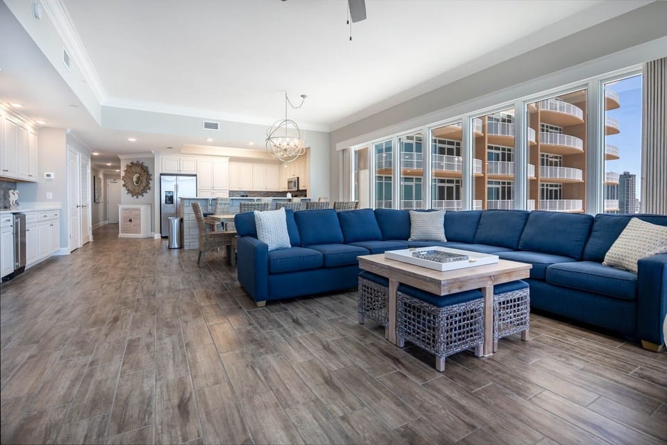 Condo, 4 Bedrooms | Living area