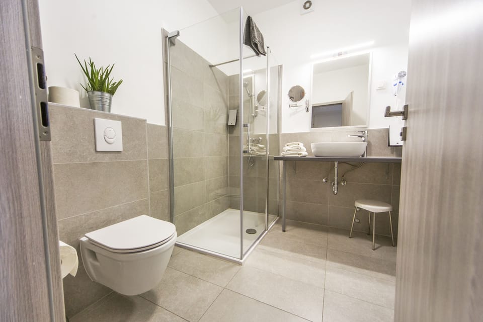 Double Room | In-room safe, desk, laptop workspace, blackout drapes