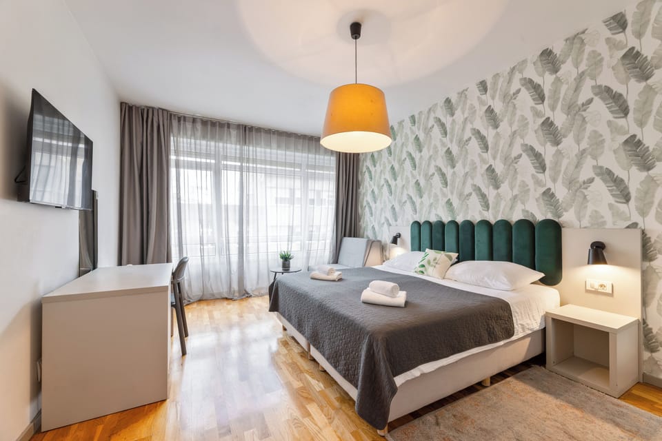 Double Room | In-room safe, desk, laptop workspace, blackout drapes