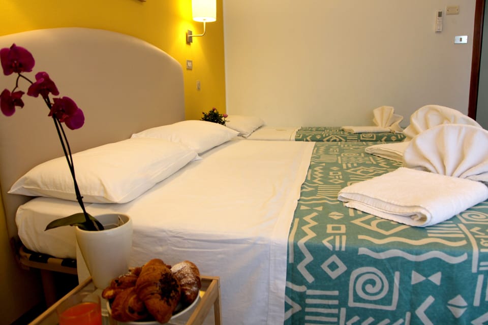 Standard Double or Twin Room | In-room safe, desk, travel crib, free WiFi