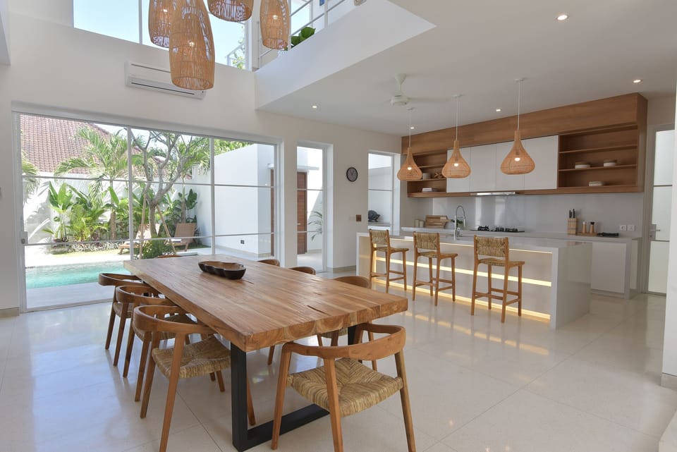 Deluxe Villa | Living area | 60-inch flat-screen TV with cable channels, TV, Netflix