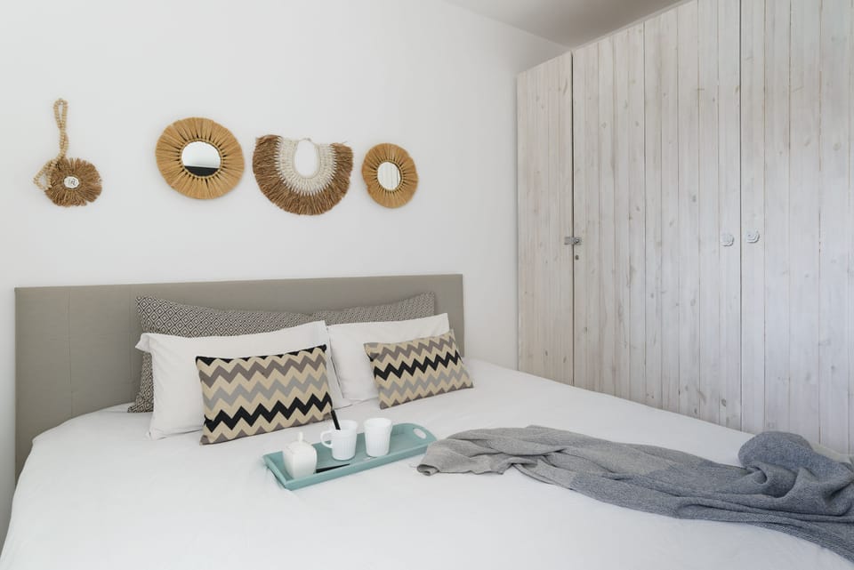 Beach House Style Condo & Pool Apartment in Tel Aviv-Yafo