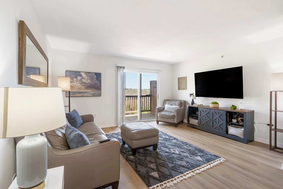 Condo, Multiple Beds, Balcony, Mountain View (Ozark Mountain Overlook) | Living area | 42-inch flat-screen TV with digital channels