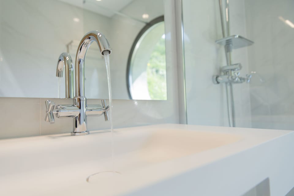 Panoramic Double Room | Bathroom | Shower, free toiletries, hair dryer, towels