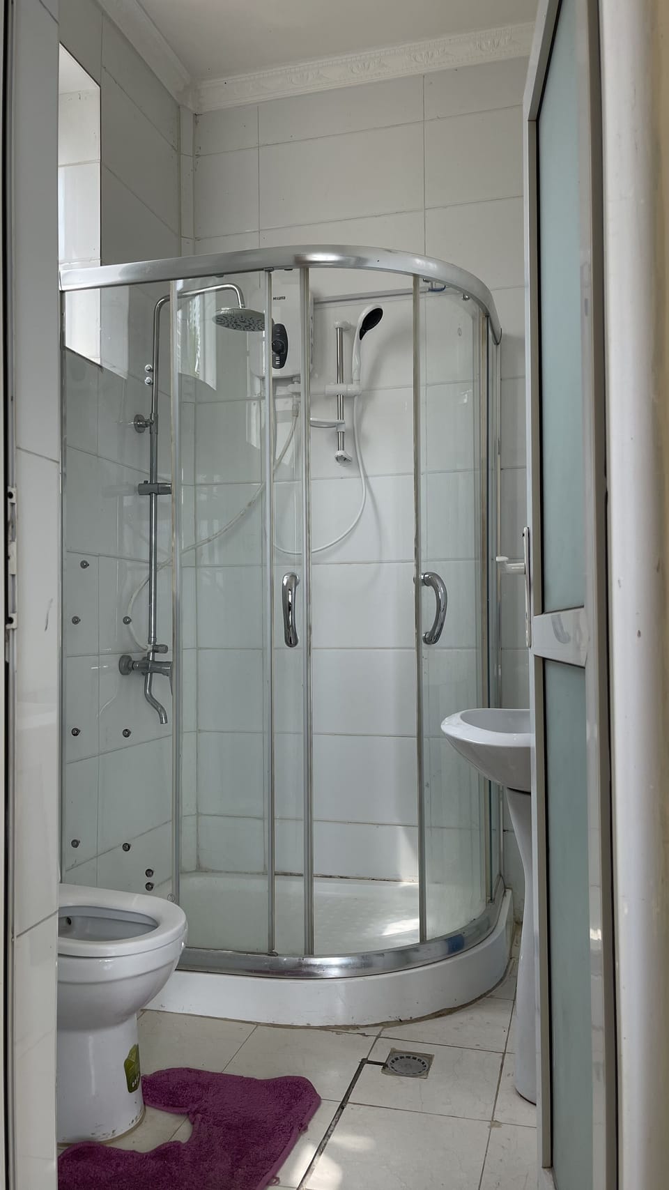 City Double Room | Bathroom | Deep soaking tub, hydromassage showerhead, free toiletries