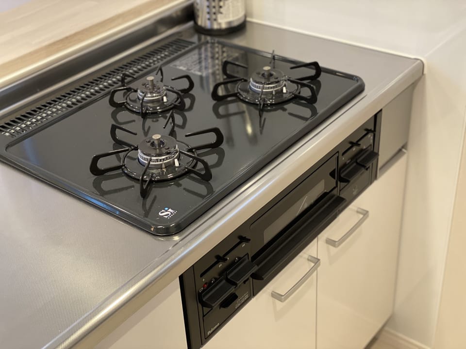 Electric kettle, toaster