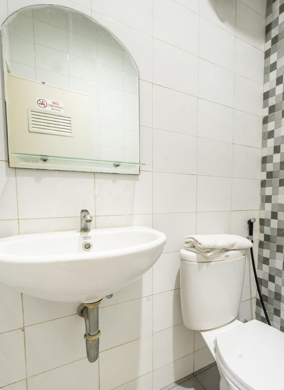 Standard Single Room | Bathroom | Shower, towels
