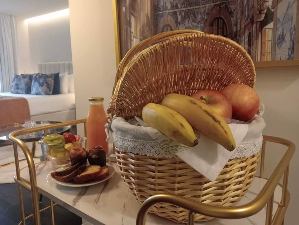 Daily buffet breakfast for a fee