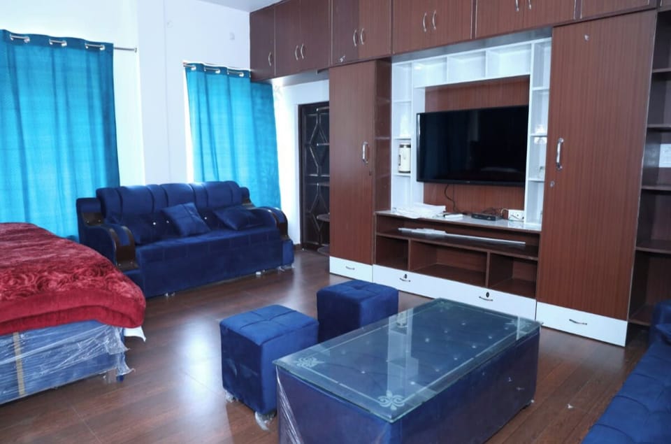Deluxe Room | Desk, free WiFi, bed sheets