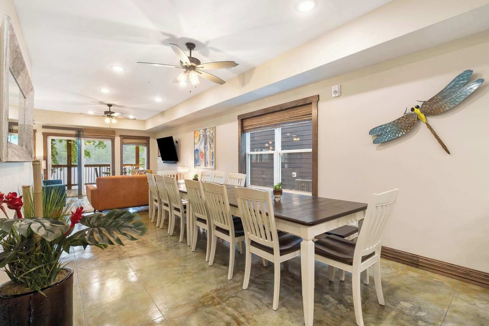 House, Multiple Beds, Balcony, Mountain View (That Lakefront Taneycomo House) | Dining