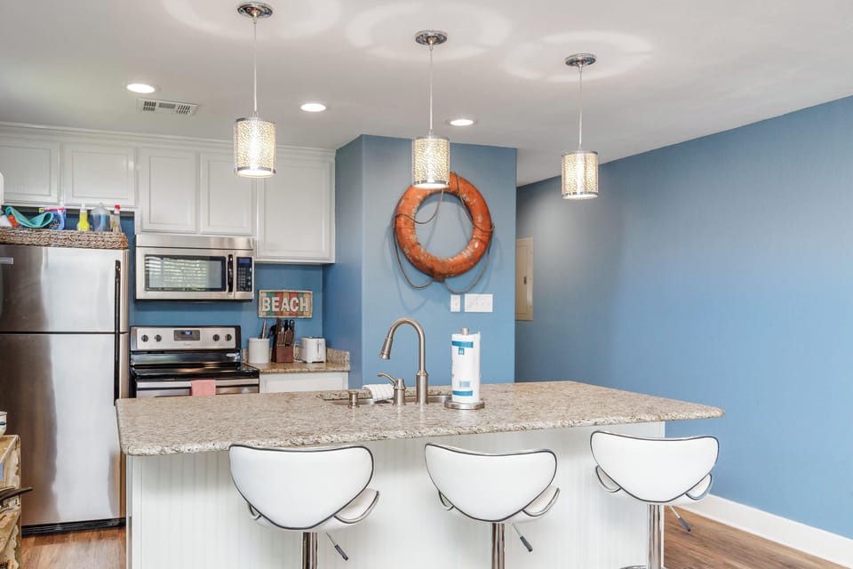 House, Multiple Beds, Patio, Pool View (The Oasis) | Private kitchen | Fridge, microwave, oven, stovetop