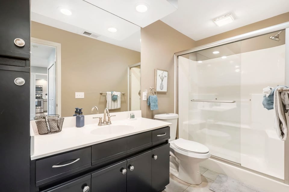 Tranquil Pondview Retreat - Balcony Apartment in Branson