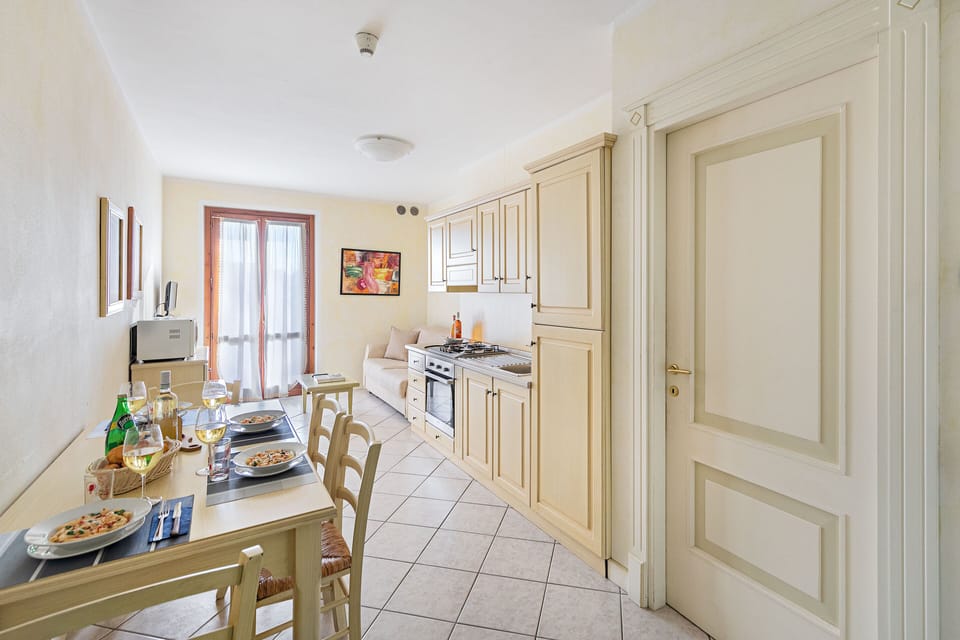 Basic Apartment | Private kitchen | Fridge, microwave, oven, stovetop