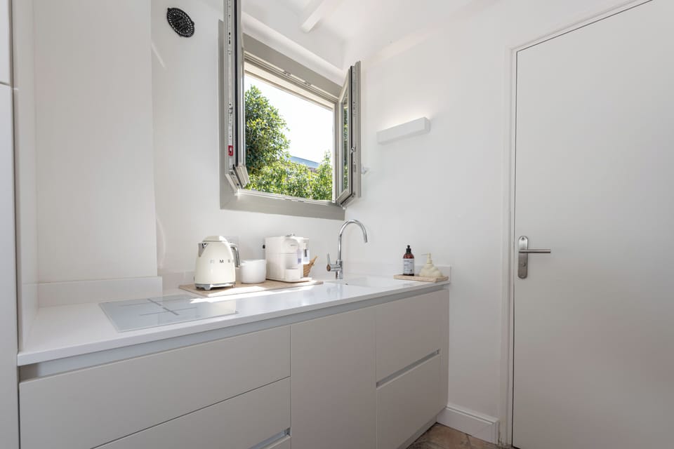 Deluxe Studio | Private kitchen