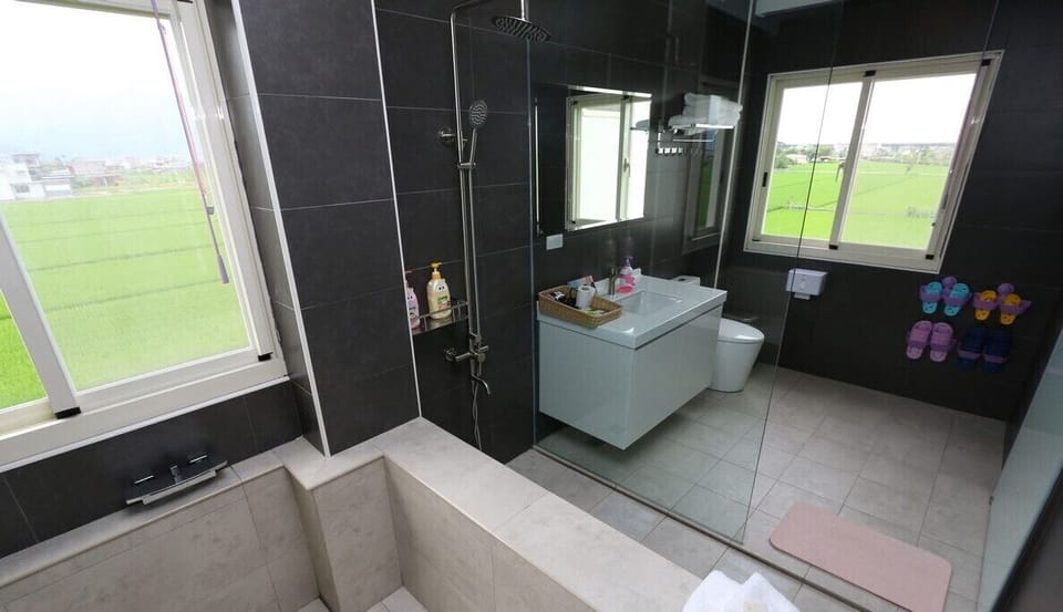 Classic Room, Multiple Beds, Mountain View | Bathroom | Free toiletries, hair dryer, slippers