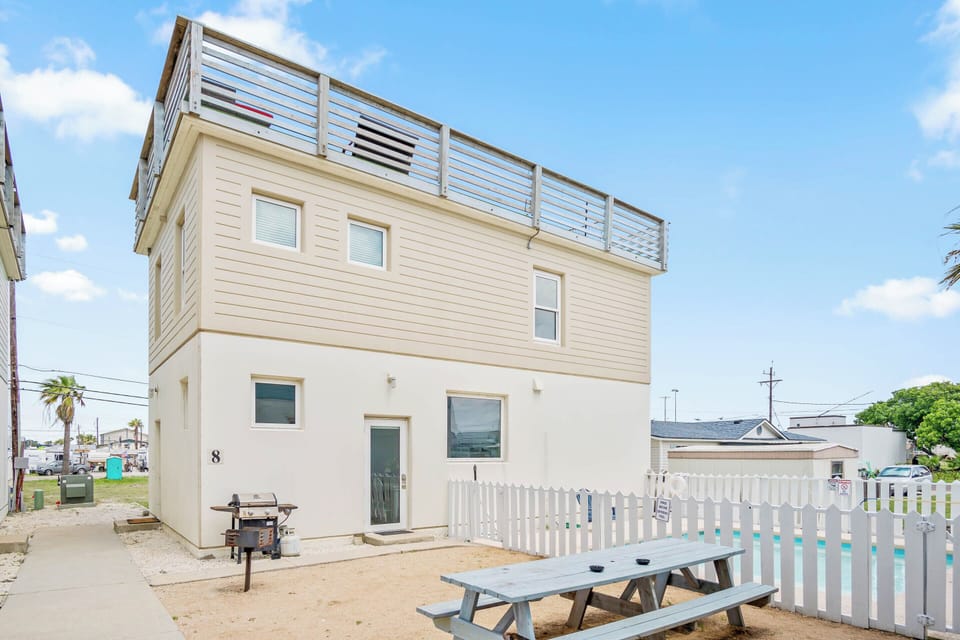 House (4 Bedrooms) | Property amenity