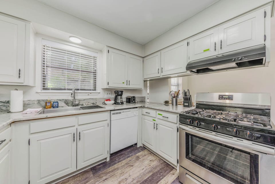 Studio (3 Bedrooms) | Property amenity
