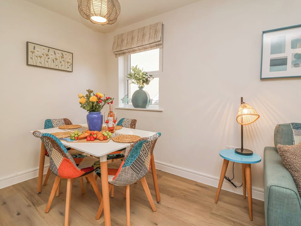 Cottage | Dining