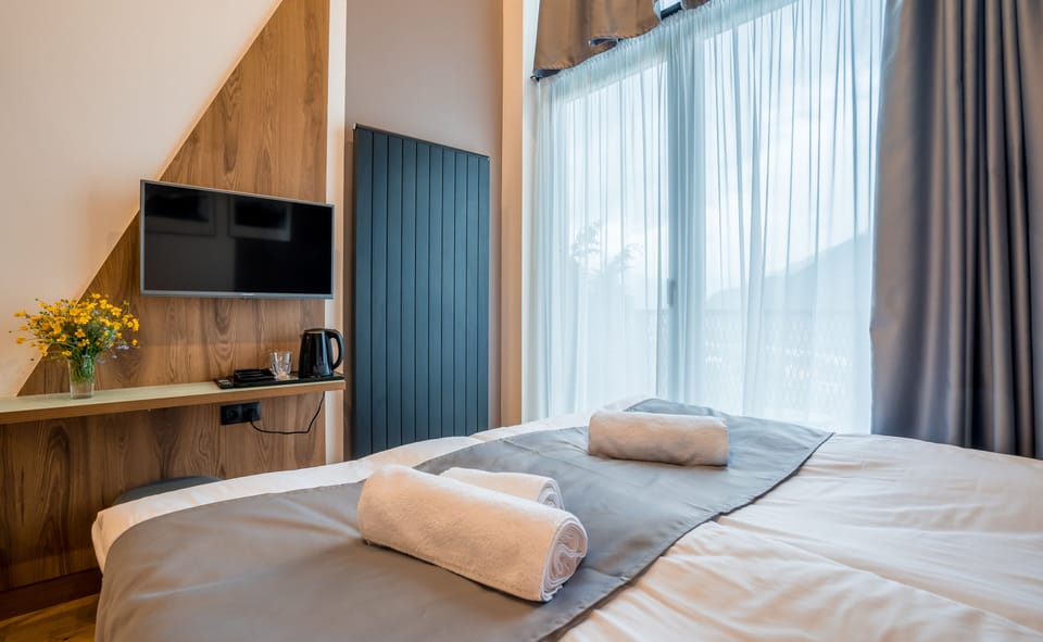 Deluxe suite | 1 bedroom, premium bedding, laptop workspace, soundproofing
