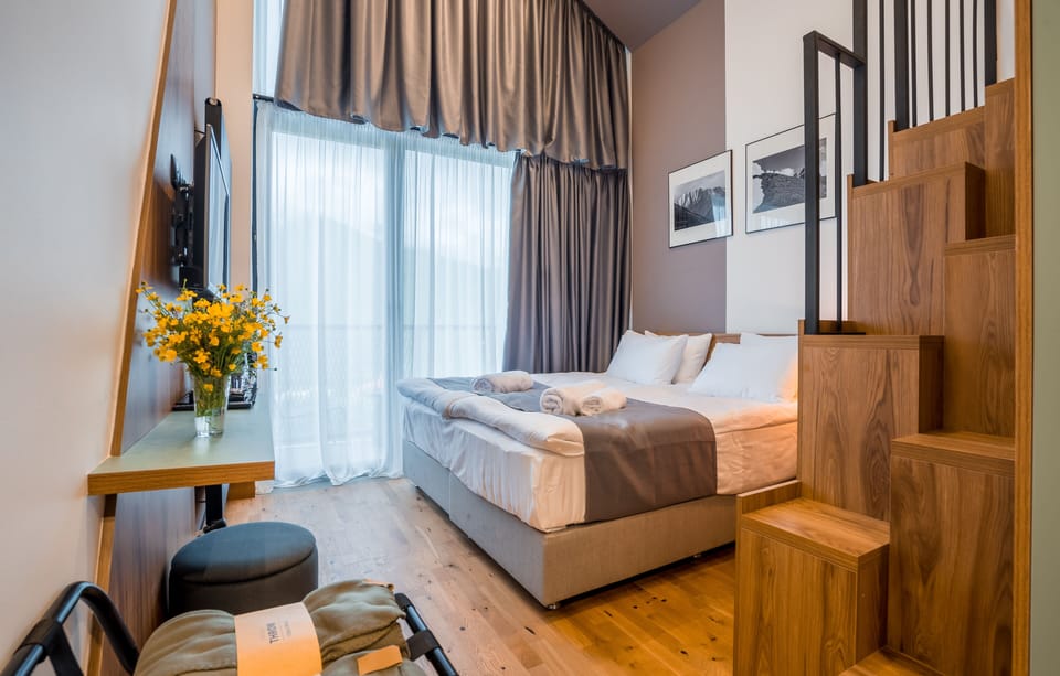 Deluxe suite | 1 bedroom, premium bedding, laptop workspace, soundproofing